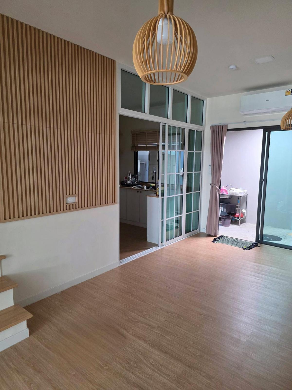 For RentTownhomeLadprao101, Happy Land, The Mall Bang Kapi : Townhome for rent, 3 bedrooms, next to Lat Phrao 101 Price only 20,000 baht/month, fully furnished!