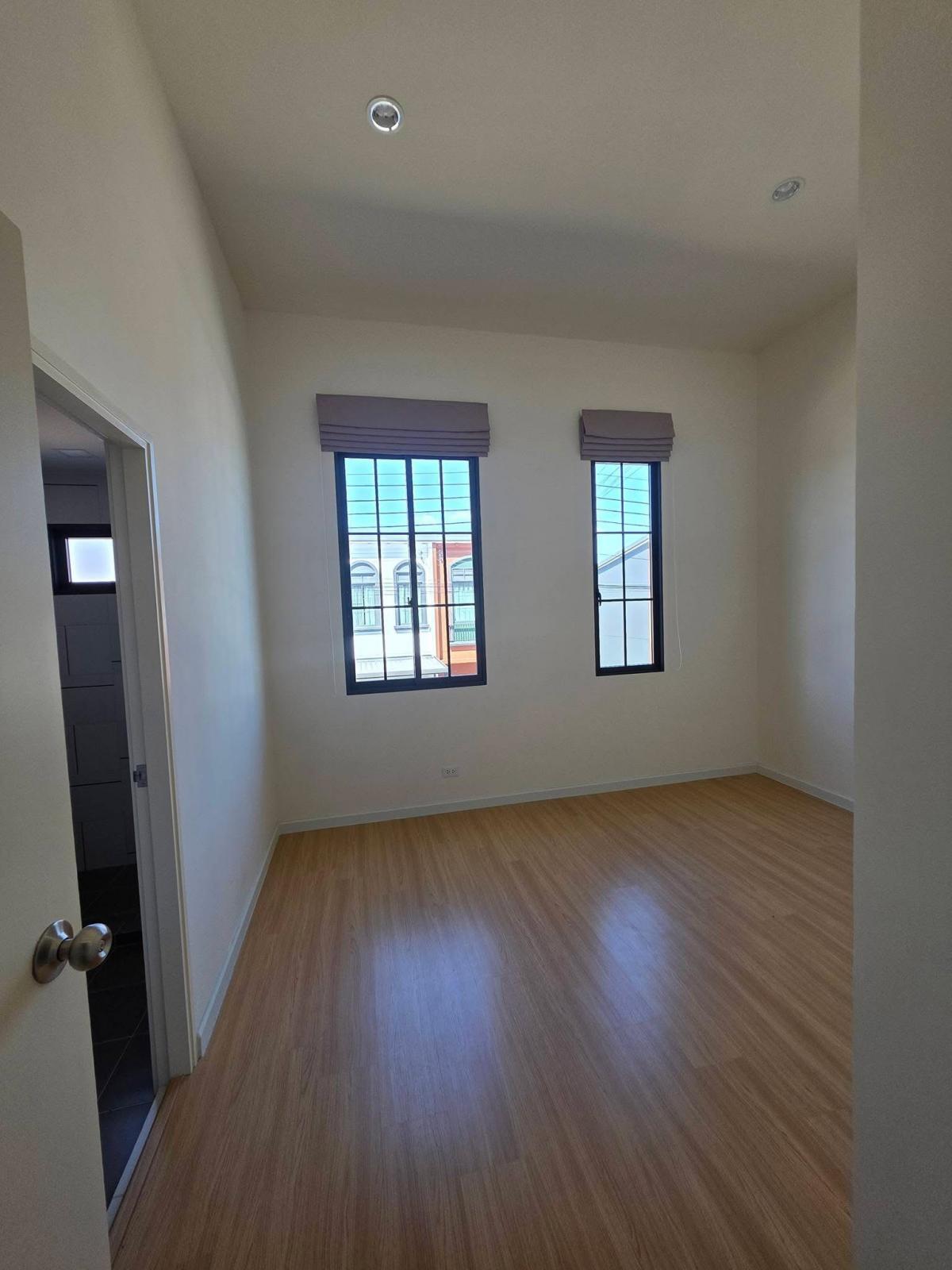 For RentTownhomeLadprao101, Happy Land, The Mall Bang Kapi : Townhome for rent, 3 bedrooms, next to Lat Phrao 101 Price only 20,000 baht/month, fully furnished!