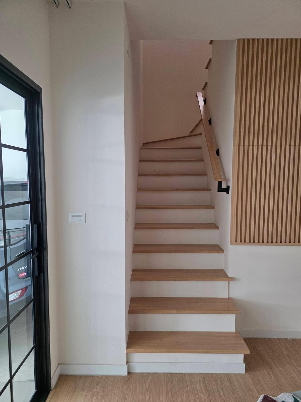 For RentTownhomeLadprao101, Happy Land, The Mall Bang Kapi : Townhome for rent, 3 bedrooms, next to Lat Phrao 101 Price only 20,000 baht/month, fully furnished!