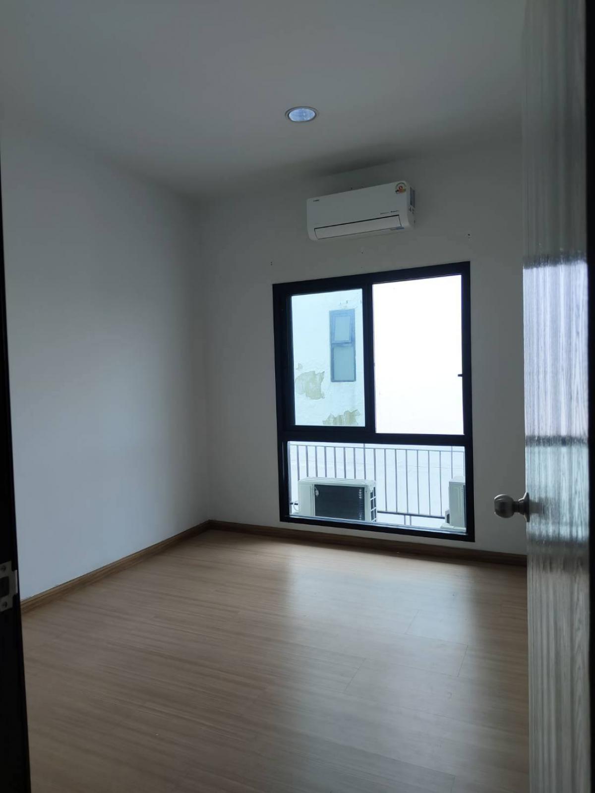 For RentTownhomePattanakan, Srinakarin : Beautiful house with 3 bedrooms in the heart of City Link Rama 9-Srinakarin. With a wide area of ​​250 sq m., for rent only 33,000 baht per month.