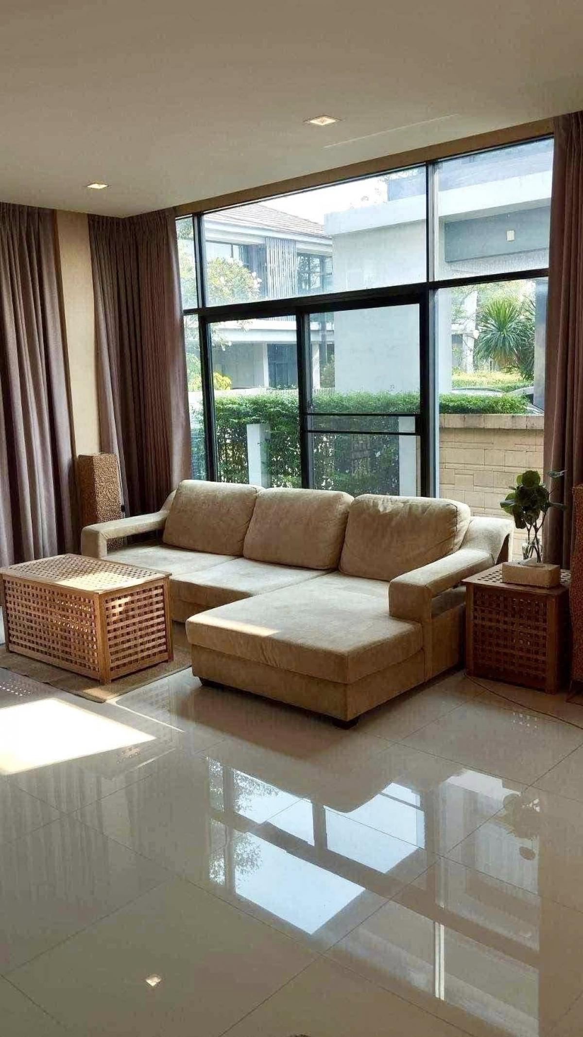 For RentHousePattanakan, Srinakarin : Large room, 3 bedrooms, 3 bathrooms, very luxurious at Setthasiri. Srinakarin-Rama 9 Perfect in every area, ready to move in! Single house 160 sq m. on land 53 sq m. Rent only 60,000 baht per month. Don't miss it!
