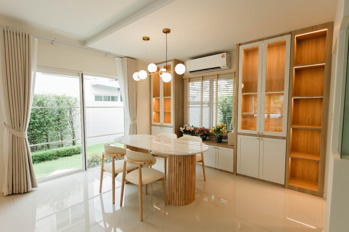 For SaleHouseBangna, Bearing, Lasalle : Modern style house, 3 bedrooms, 3 bathrooms, convenient transportation in the heart of Srinakarin. Selling for 9 million or renting for 75,000 baht per month, perfect for every lifestyle.