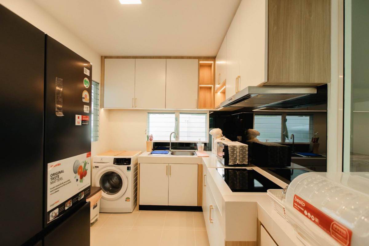 For SaleHouseBangna, Bearing, Lasalle : Modern style house, 3 bedrooms, 3 bathrooms, convenient transportation in the heart of Srinakarin. Selling for 9 million or renting for 75,000 baht per month, perfect for every lifestyle.
