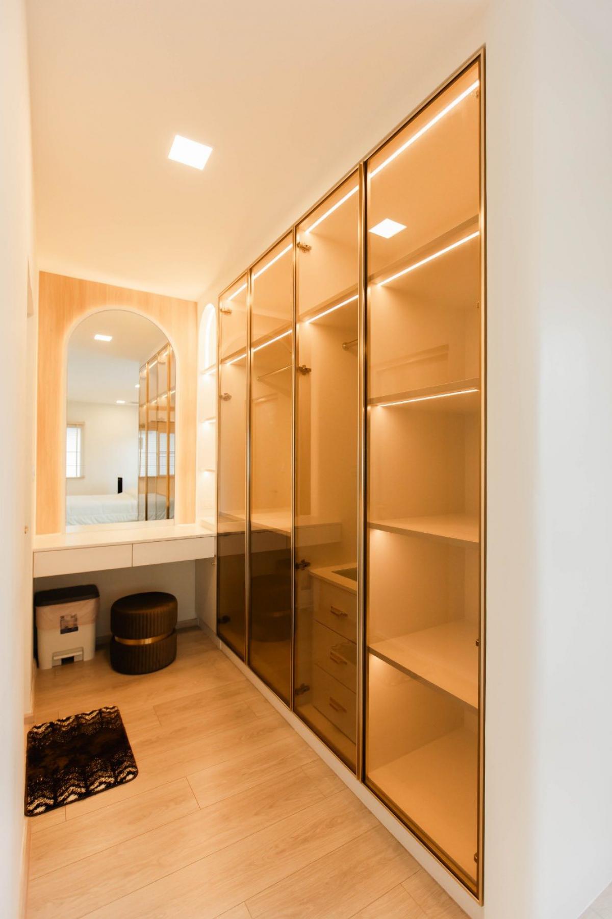 For SaleHouseBangna, Bearing, Lasalle : Modern style house, 3 bedrooms, 3 bathrooms, convenient transportation in the heart of Srinakarin. Selling for 9 million or renting for 75,000 baht per month, perfect for every lifestyle.