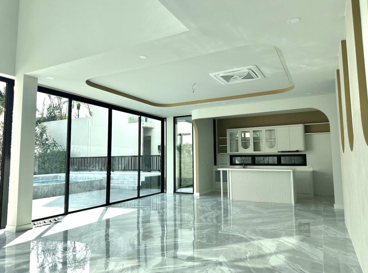 For SaleHouseKasetsart, Ratchayothin : Luxurious pool villa with 5 bedrooms, area 700 sq m. Location in the heart of Ramintra, near the BTS, price 65 million baht.