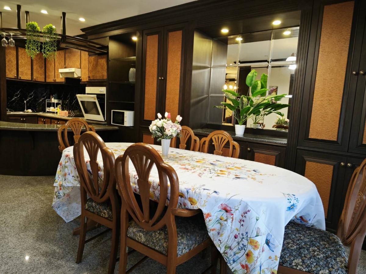 For SaleCondoRatchathewi,Phayathai : 07/03/2026, Centurion Park Ari condo, 2 bedrooms, 129 sq.m. priced at only 12.9 million!Located near Ari BTS with complete facilities!