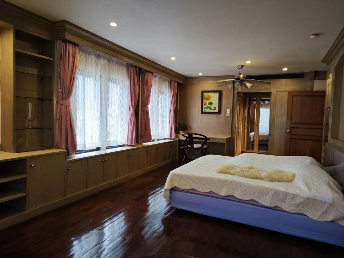 For SaleCondoRatchathewi,Phayathai : 07/03/2026, Centurion Park Ari condo, 2 bedrooms, 129 sq.m. priced at only 12.9 million!Located near Ari BTS with complete facilities!