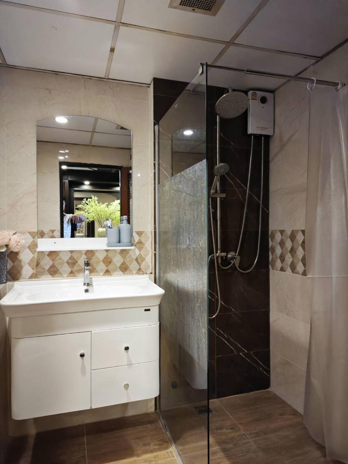 For SaleCondoRatchathewi,Phayathai : 07/03/2026, Centurion Park Ari condo, 2 bedrooms, 129 sq.m. priced at only 12.9 million!Located near Ari BTS with complete facilities!