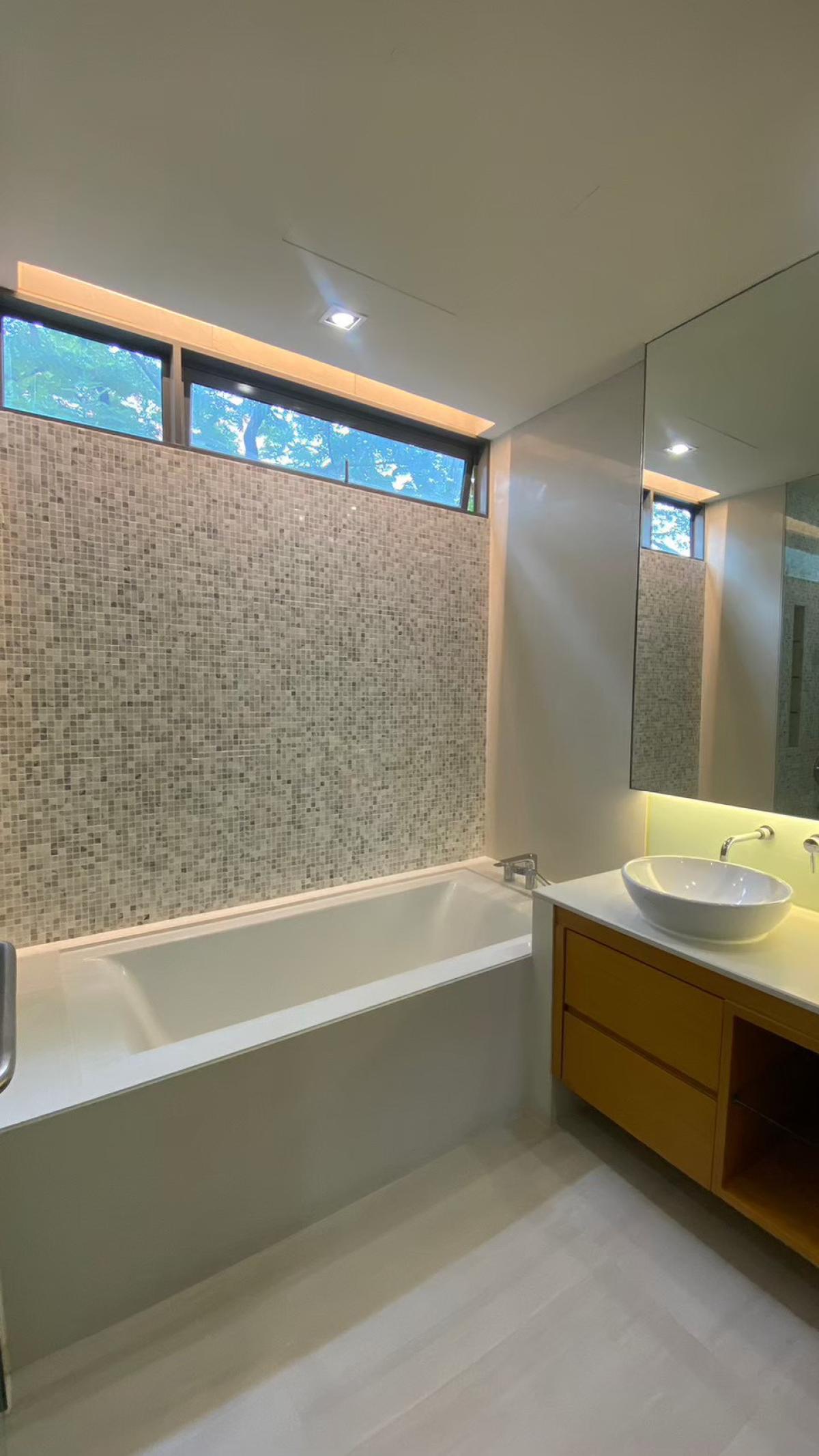 ให้เช่าคอนโดสุขุมวิท อโศก ทองหล่อ : 03/04/2026, หรูหราบนสุดยอดทำเล! Domus 18 3 ห้องนอน 250 ตร.ม. ใกล้ BTS อโศก 
เช่าเพียง 200,000 บาท/เดือน พร้อมสิ่งอำนวยความสะดวกครบครัน! 0642748883