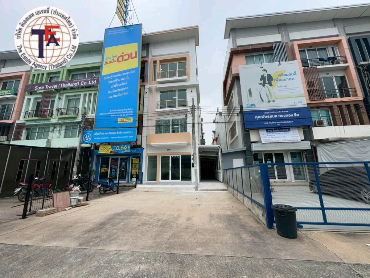 For SaleHome OfficeLadkrabang, Suwannaphum Airport : Home office for sale, RK Beach Center Village, Motorway, Bangkok-Chonburi. Airport Link (behind the edge) Khlong Song Ton Nun, Lat Krabang, Suvarnabhumi Airport, Mega Bangna, IKEA Bangna, The Paseo