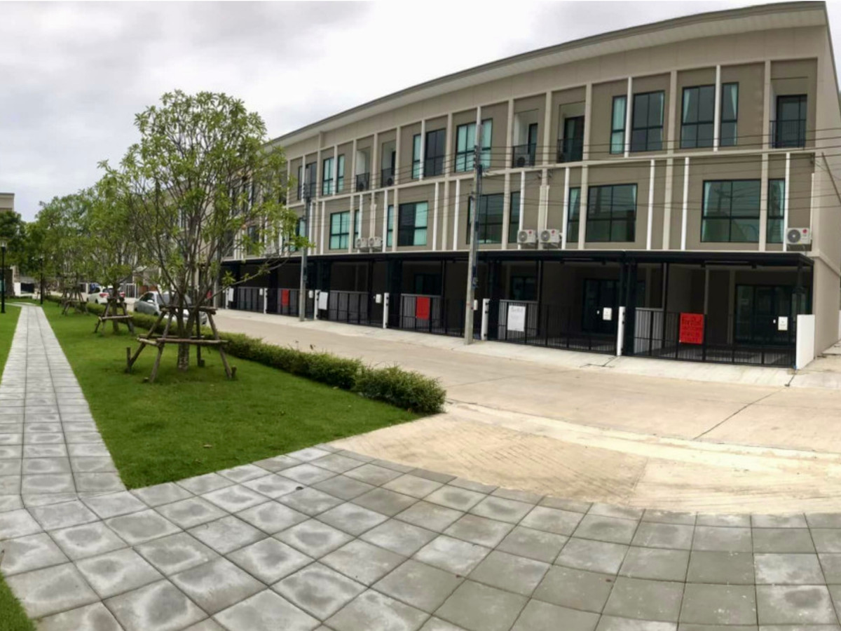 ขายทาวน์โฮมพัฒนาการ ศรีนครินทร์ : ขายด่วน ราคาดีมาก ทาวน์โฮม 3 ชั้น รีโนเวทใหม่ PATIO ศรีนครินทร์–พระราม 9 ทำเลกรุงเทพกรีฑา