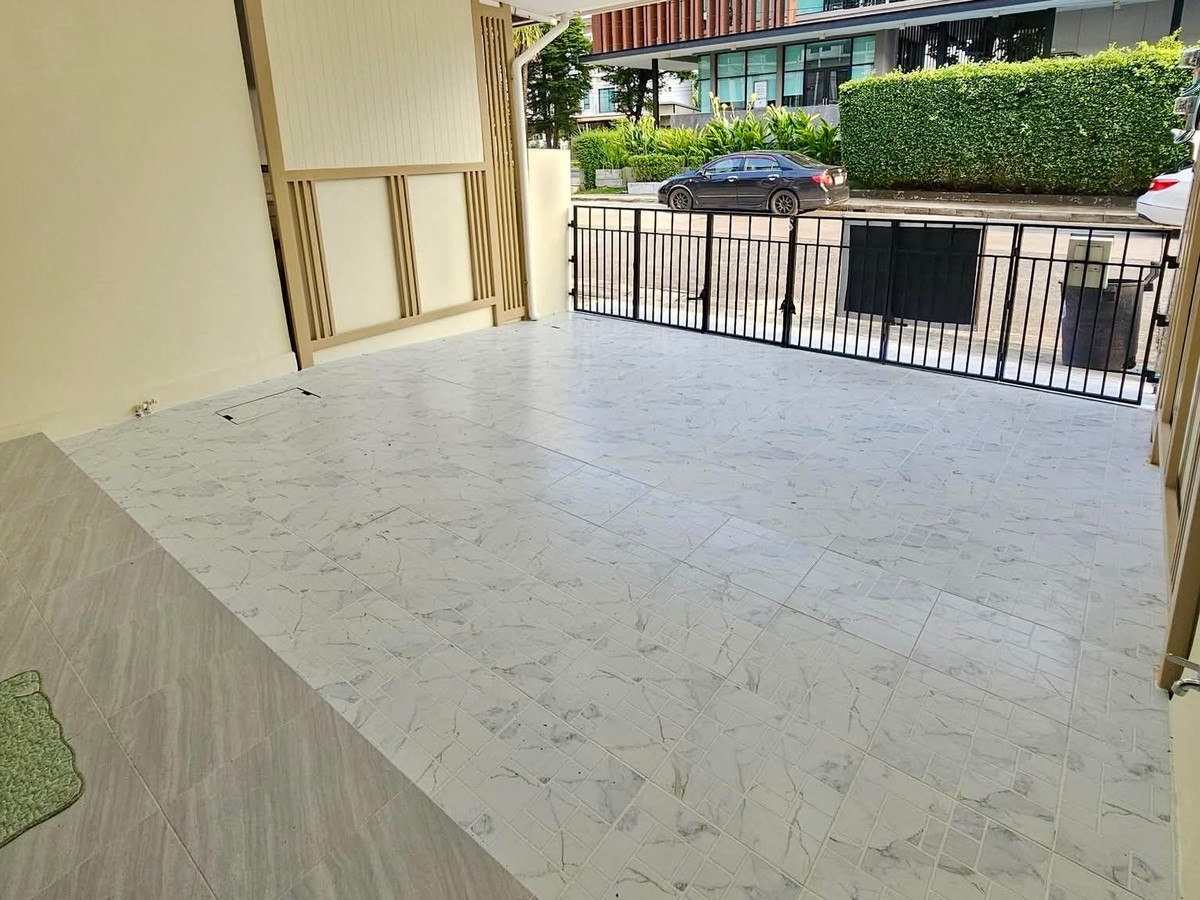 For SaleTownhomePattanakan, Srinakarin : Urgent Sale | Newly Renovated 3-Storey Townhome PATIO Srinakarin–Rama 9 | Prime Krungthep Kreetha Location