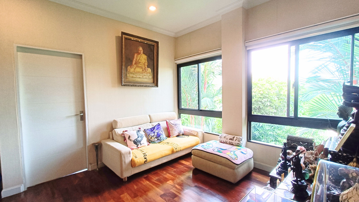 For RentHouseLadkrabang, Suwannaphum Airport : Single house for rent, back on the edge, not next to other houses on 3 sides, Perfect Masterpiece Sukhumvit 77, 87.1 sq m, north side, 4 bedrooms, 4 bathrooms, next to Robinson Lat Krabang, 10 minutes to the motorway and Suvarnabhumi Airport.