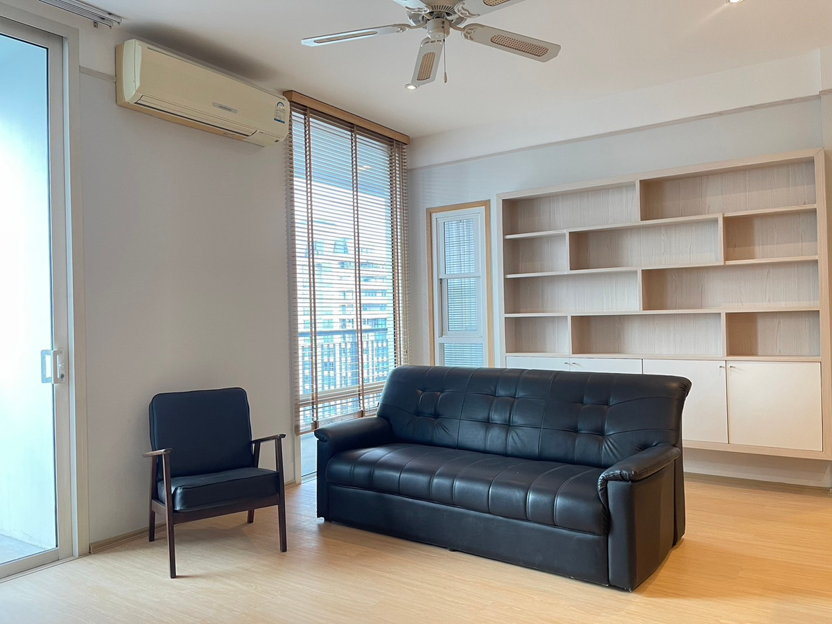 For RentCondoRatchathewi,Phayathai : A beautiful, cheap, and good room like this can be yours!! Must you not miss it? This price in Villa Ratchathewi There is also a completely new ironing room. You must say hello or call 0876358339 K.Mang.