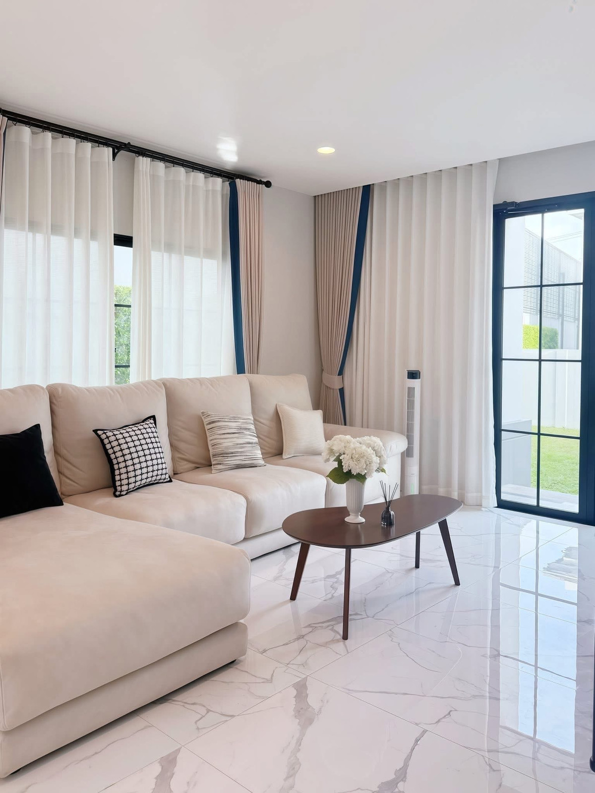 ให้เช่าบ้านเสรีไทย-นิด้า : 💥ให้เช่า 130,000 บาท บ้านเดี่ยวหลังมุม!! เศรษฐสิริเสรีไทย บ้านพร้อมหิ้วกระเป๋าเข้าอยู่ได้เลย 