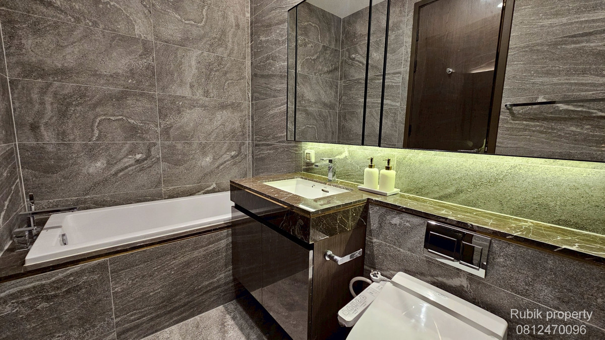 ให้เช่าคอนโดสุขุมวิท อโศก ทองหล่อ : ห้องสวยแต่งครบ ลักชัวรีระดับพรีเมียม โครงการหรูบนทำเลใจกลางทองหล่อ พร้อมเข้าอยู่! near BTS Thonglor (RB1500)