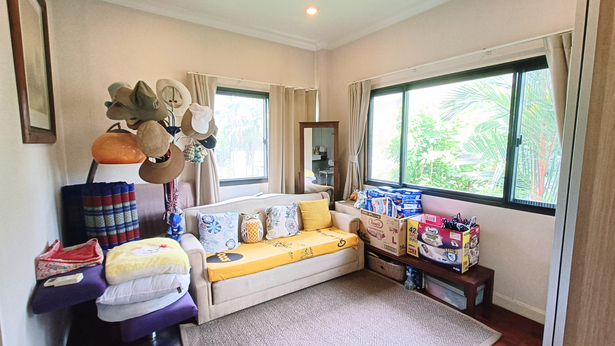 For RentHouseLadkrabang, Suwannaphum Airport : Single house for rent, back on the edge, not next to other houses on 3 sides, Perfect Masterpiece Sukhumvit 77, 87.1 sq m, north side, 4 bedrooms, 4 bathrooms, next to Robinson Lat Krabang, 10 minutes to the motorway and Suvarnabhumi Airport.