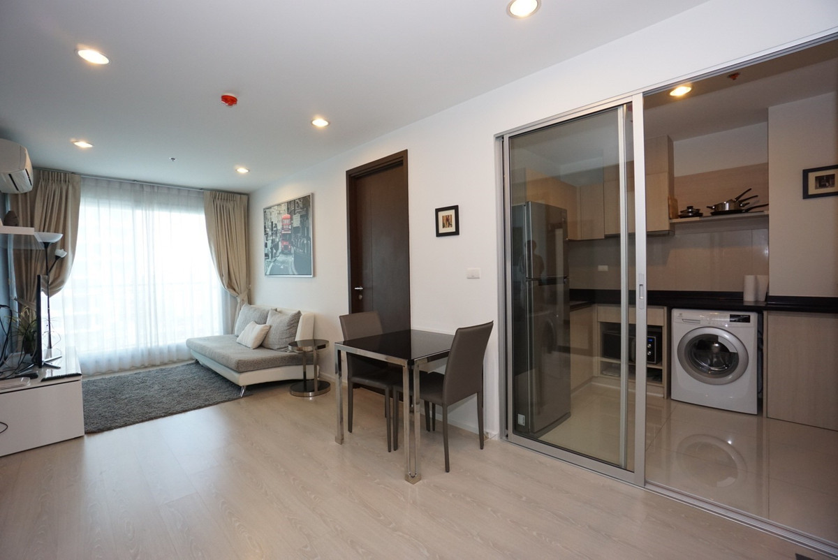 ให้เช่าคอนโดสาทร นราธิวาส : 💁‍♀️💁‍♀️ให้เช่า คอนโด Rhythm สาทร-นราธิวาส ใกล้ Empire Tower🏢 2 ห้องนอน 55 ตารางเมตร ครัวปิด 🔪