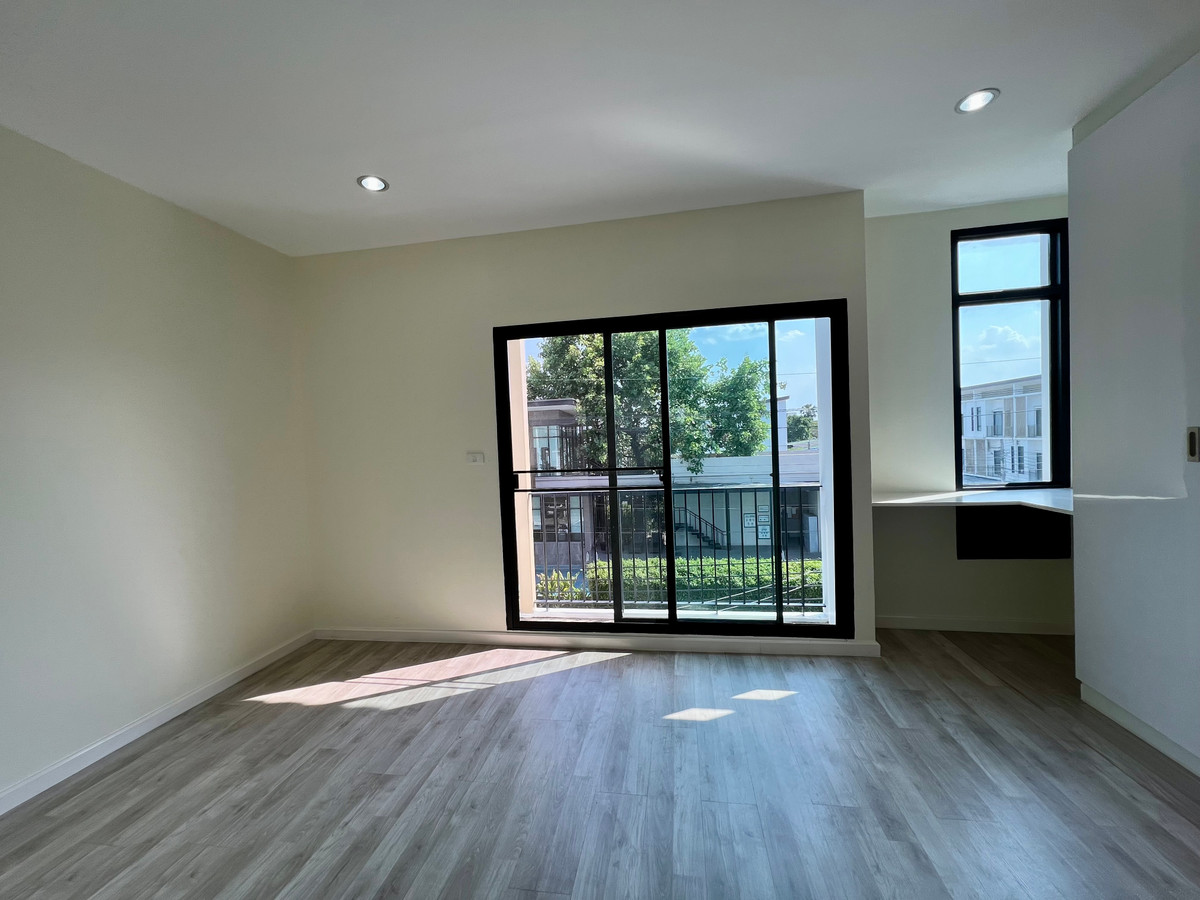 For SaleTownhomePattanakan, Srinakarin : Urgent Sale | Newly Renovated 3-Storey Townhome PATIO Srinakarin–Rama 9 | Prime Krungthep Kreetha Location