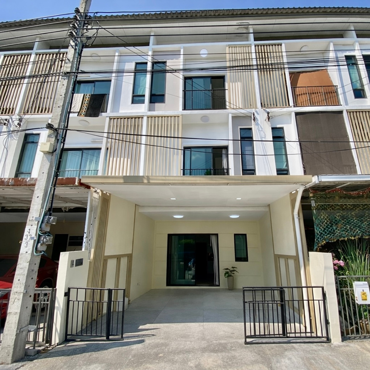 ขายทาวน์โฮมพัฒนาการ ศรีนครินทร์ : ขายด่วน ราคาดีมาก ทาวน์โฮม 3 ชั้น รีโนเวทใหม่ PATIO ศรีนครินทร์–พระราม 9 ทำเลกรุงเทพกรีฑา