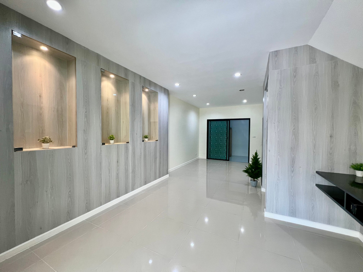 For SaleTownhomePattanakan, Srinakarin : Urgent Sale | Newly Renovated 3-Storey Townhome PATIO Srinakarin–Rama 9 | Prime Krungthep Kreetha Location