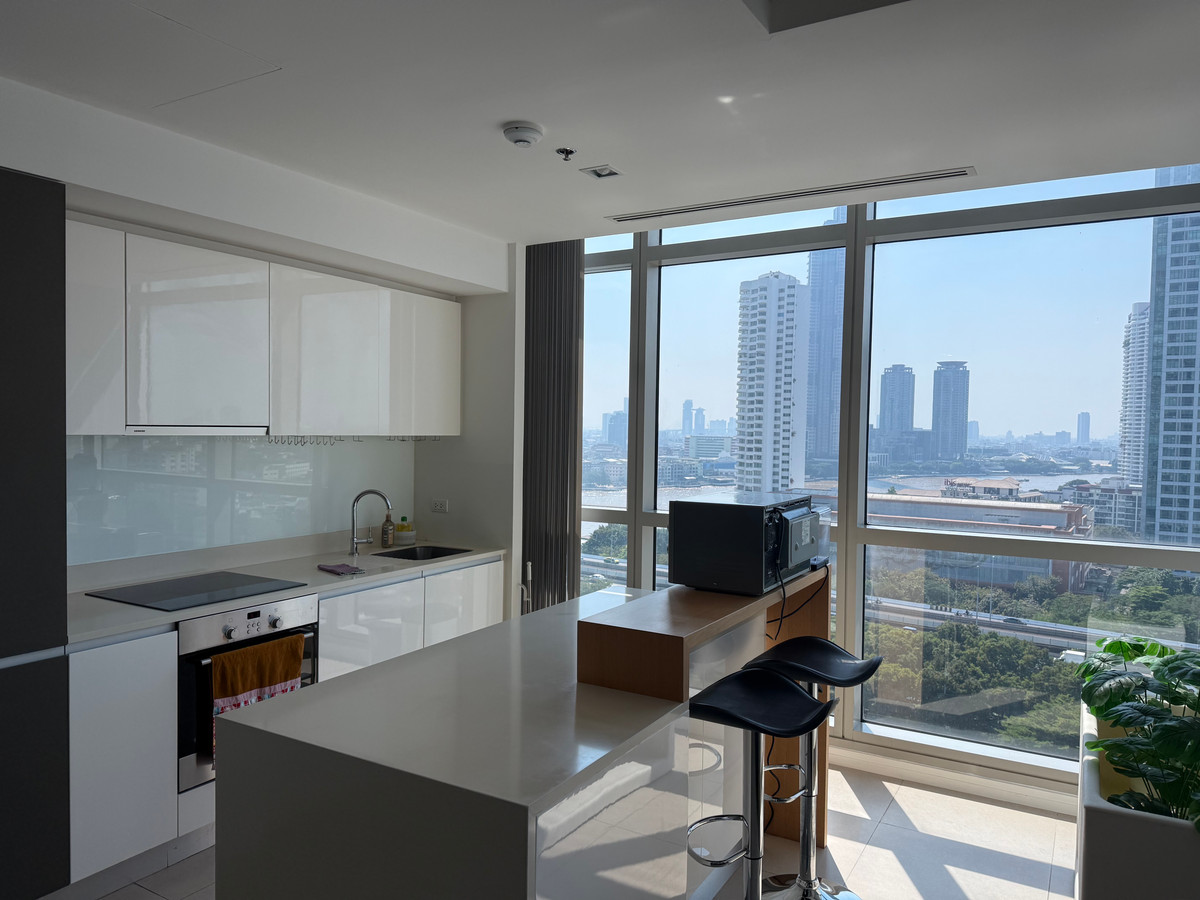 For RentCondoWongwianyai, Charoennakor : Corner 2-Bedroom Luxury Condo for Rent at The River Condominium, Directly on the Chao Phraya River