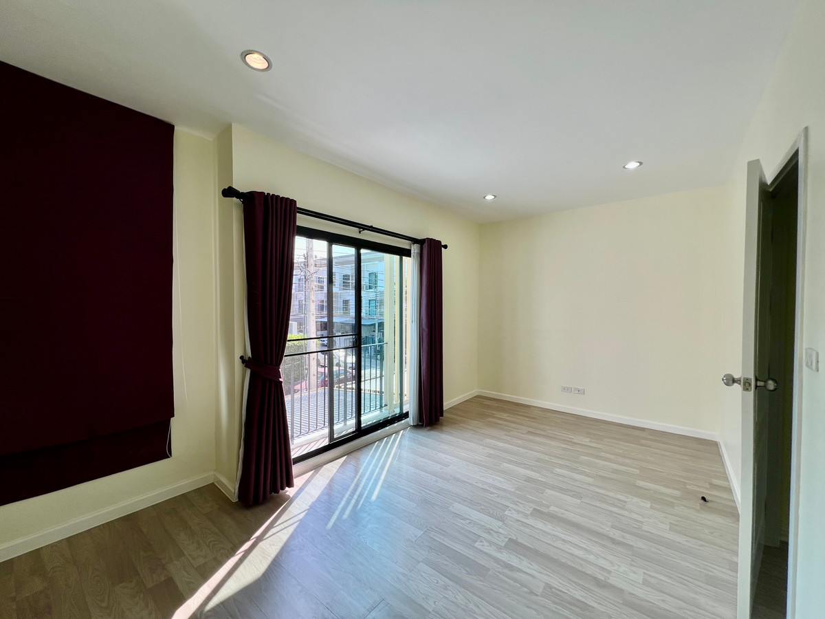 For SaleTownhomePattanakan, Srinakarin : Urgent Sale | Newly Renovated 3-Storey Townhome PATIO Srinakarin–Rama 9 | Prime Krungthep Kreetha Location