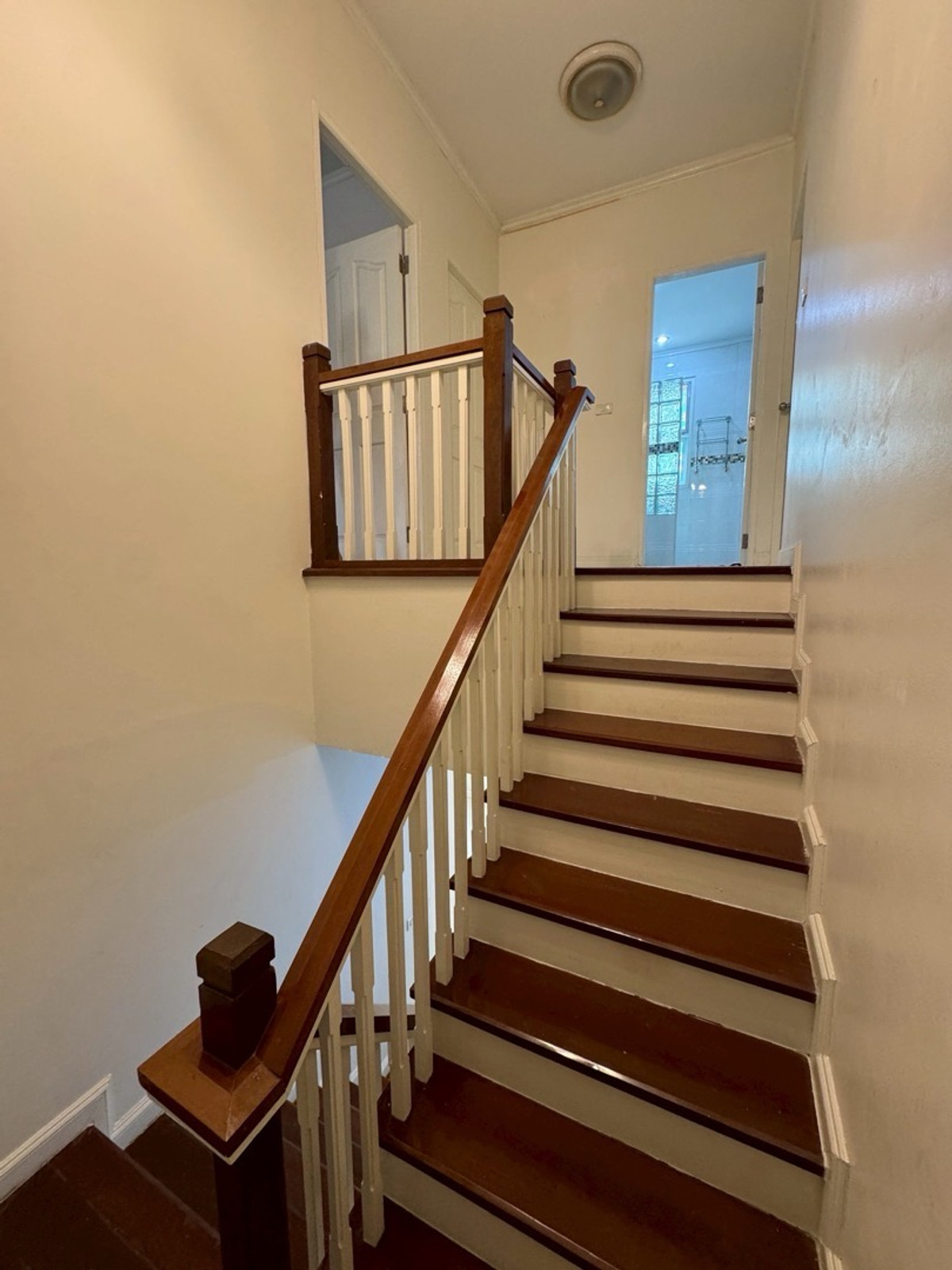 ให้เช่าบ้านปทุมธานี รังสิต ธรรมศาสตร์ : ให้เช่าบ้านเดี่ยว 2 ชั้น 4ห้องนอน แอร์3 เครื่อง