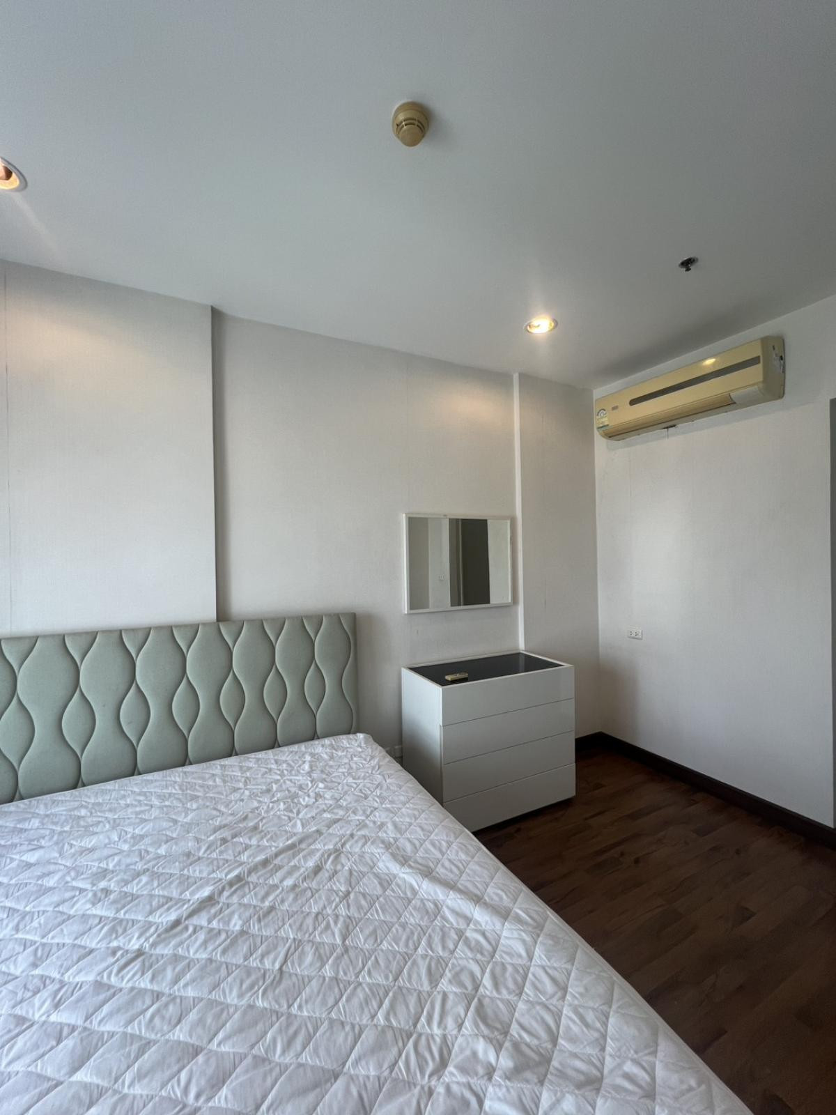 For SaleCondoWongwianyai, Charoennakor : For Sale Condo , Q House Sathorn , BTS-Krung Thon Buri , Khlong Ton Sai , Khlong San , Bangkok , CX-136270