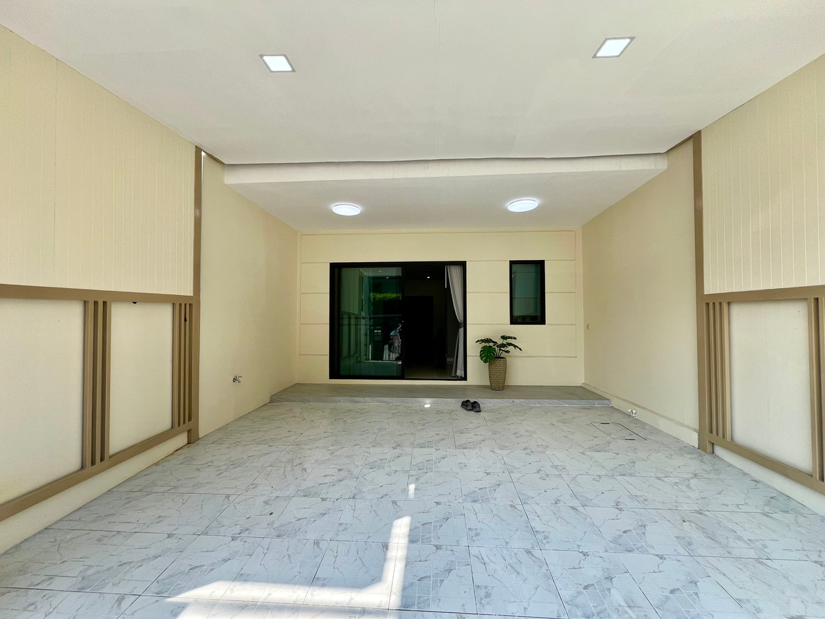 For SaleTownhomePattanakan, Srinakarin : Urgent Sale | Newly Renovated 3-Storey Townhome PATIO Srinakarin–Rama 9 | Prime Krungthep Kreetha Location