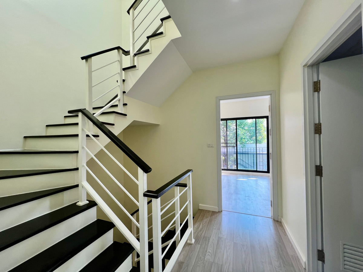 For SaleTownhomePattanakan, Srinakarin : Urgent Sale | Newly Renovated 3-Storey Townhome PATIO Srinakarin–Rama 9 | Prime Krungthep Kreetha Location
