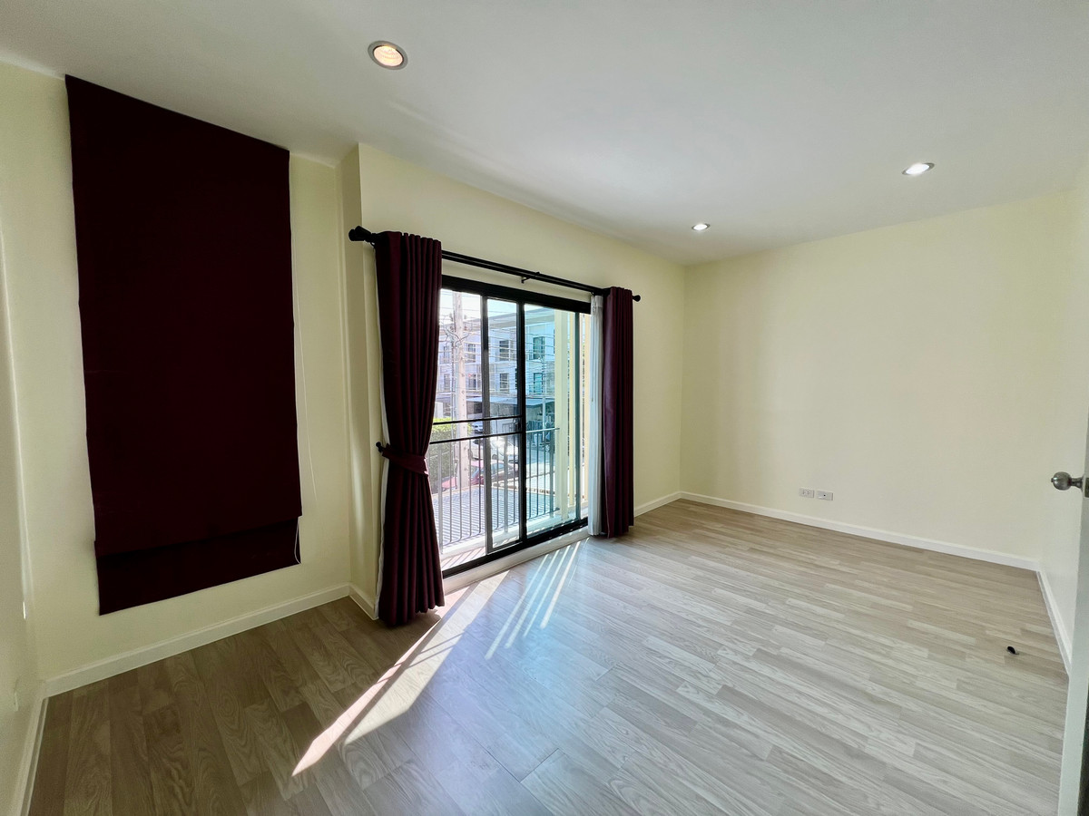 For SaleTownhomePattanakan, Srinakarin : Urgent Sale | Newly Renovated 3-Storey Townhome PATIO Srinakarin–Rama 9 | Prime Krungthep Kreetha Location