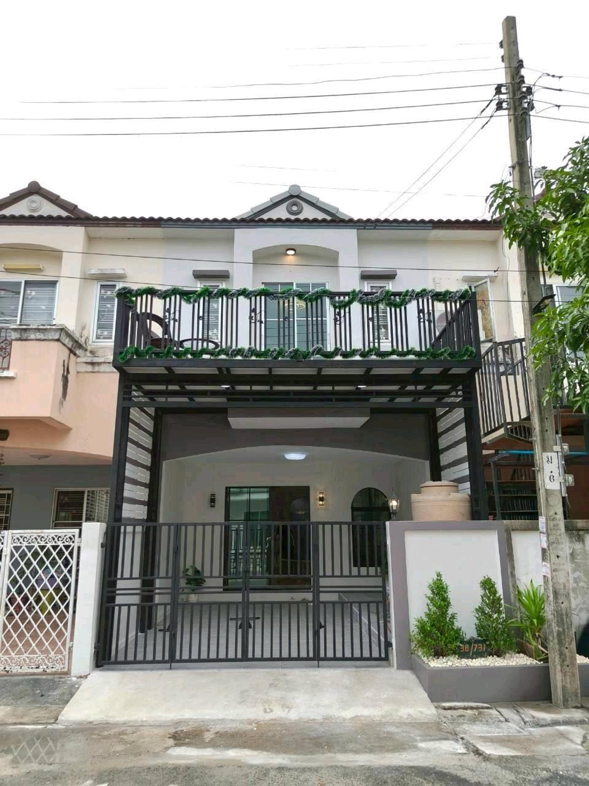 For SaleTownhomeNawamin, Ramindra : 2-story townhouse, KC Cluster Village, Fashion Island, The promenade, Big C, Makro, Lotus, Maruay Market, near Chatuchot Expressway, Thai Raman Road, renovated and ready to move in.