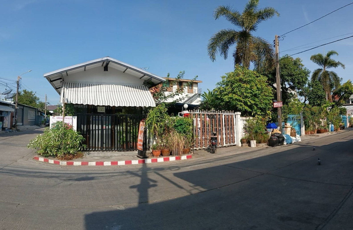 For SaleHousePattanakan, Srinakarin : 📢 Single-Storey Corner House for Sale near Suan Luang Rama 9 & Nong Bon Lake | 3 Bedrooms + Home Office | Free Transfer | Srinakarin–Bangna