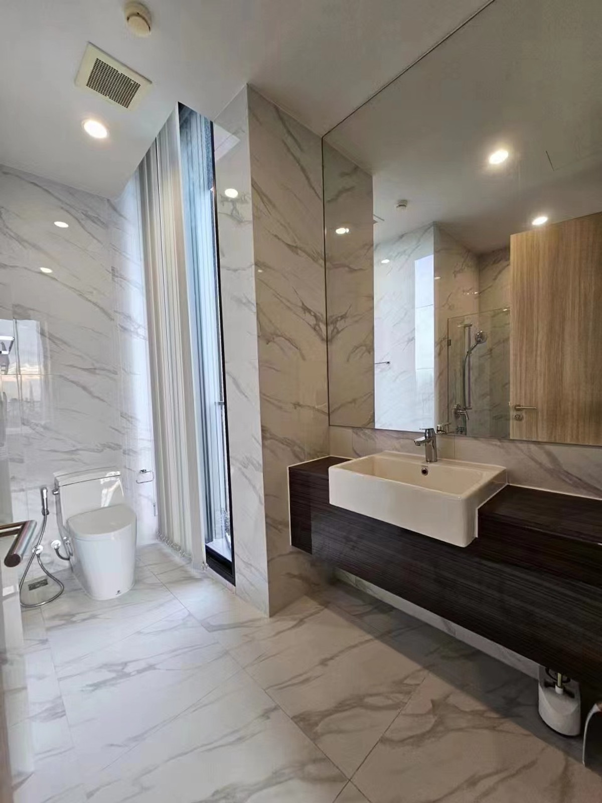 For RentCondoSukhumvit, Asoke, Thonglor : Condo for rent: Noble Be19, fully furnished, ready to move in, close to Asoke BTS and many department stores!!