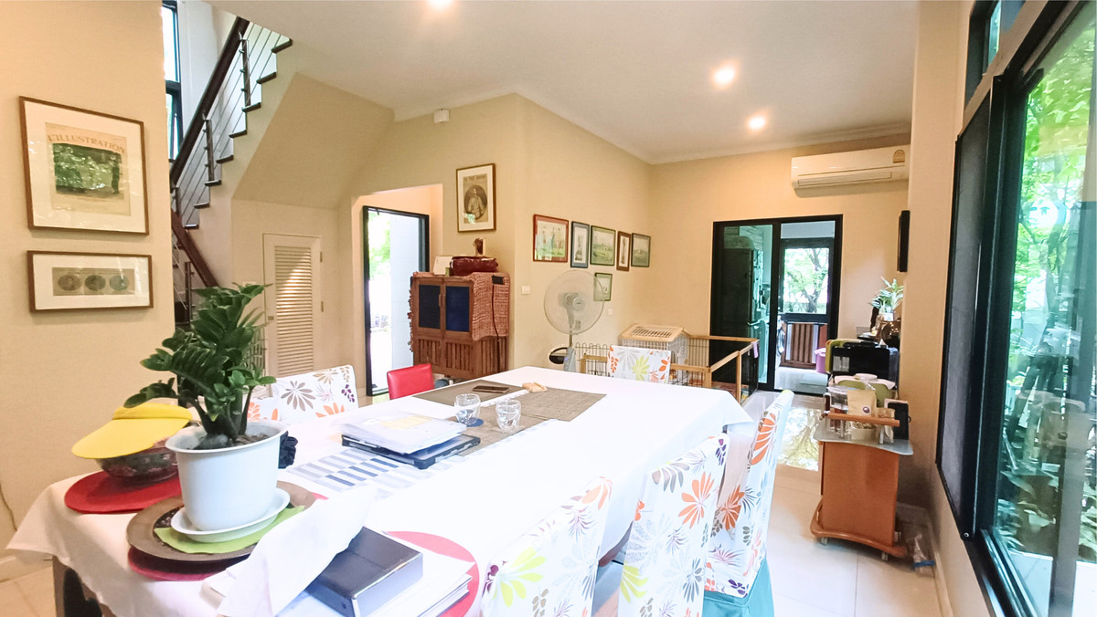 For RentHouseLadkrabang, Suwannaphum Airport : Single house for rent, back on the edge, not next to other houses on 3 sides, Perfect Masterpiece Sukhumvit 77, 87.1 sq m, north side, 4 bedrooms, 4 bathrooms, next to Robinson Lat Krabang, 10 minutes to the motorway and Suvarnabhumi Airport.