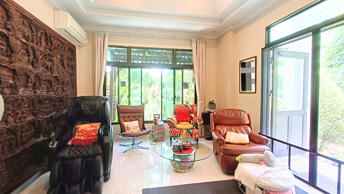 For RentHouseLadkrabang, Suwannaphum Airport : Single house for rent, back on the edge, not next to other houses on 3 sides, Perfect Masterpiece Sukhumvit 77, 87.1 sq m, north side, 4 bedrooms, 4 bathrooms, next to Robinson Lat Krabang, 10 minutes to the motorway and Suvarnabhumi Airport.