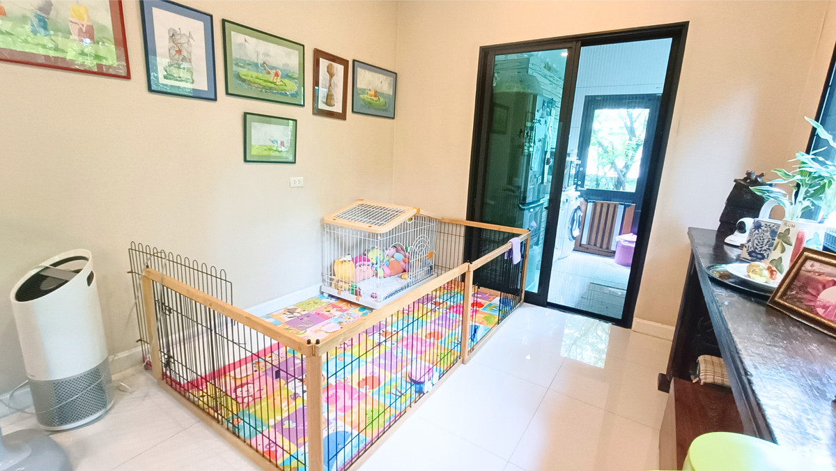 For RentHouseLadkrabang, Suwannaphum Airport : Single house for rent, back on the edge, not next to other houses on 3 sides, Perfect Masterpiece Sukhumvit 77, 87.1 sq m, north side, 4 bedrooms, 4 bathrooms, next to Robinson Lat Krabang, 10 minutes to the motorway and Suvarnabhumi Airport.