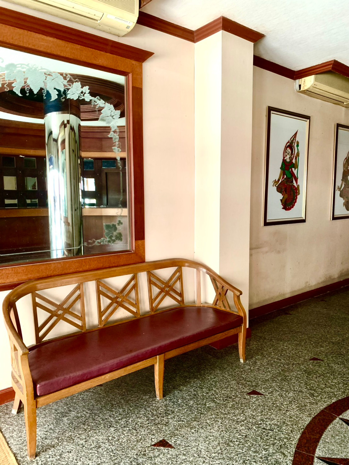 For SaleHotel&Apartment BusinessNakhon Si Thammarat : 🏨 Urgent sale! Prime location hotel In the center of Thung Song Market, Thung Song District, Nakhon Si Thammarat Province.