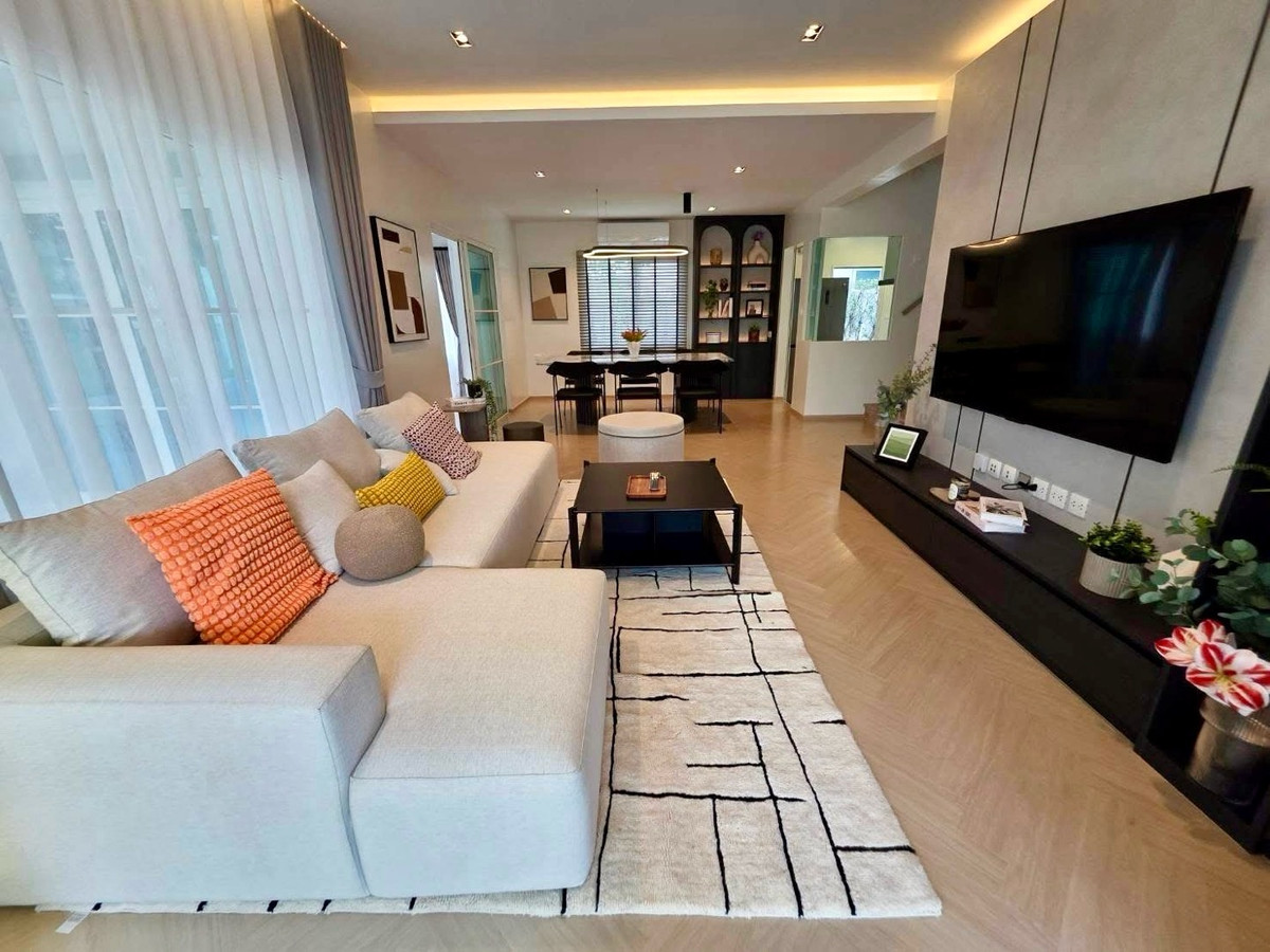 For RentHouseBangna, Bearing, Lasalle : ✨For Rent: Detached House at Villaggio 3 Srinakarin–Bangna. Two storey featuring 5 bedrooms and 3 bathrooms. Prime Lakeside Corner Residence.The property is fully furnished with elegant, high-end décor.💥Rental Fee 95,000 THB/month. 
