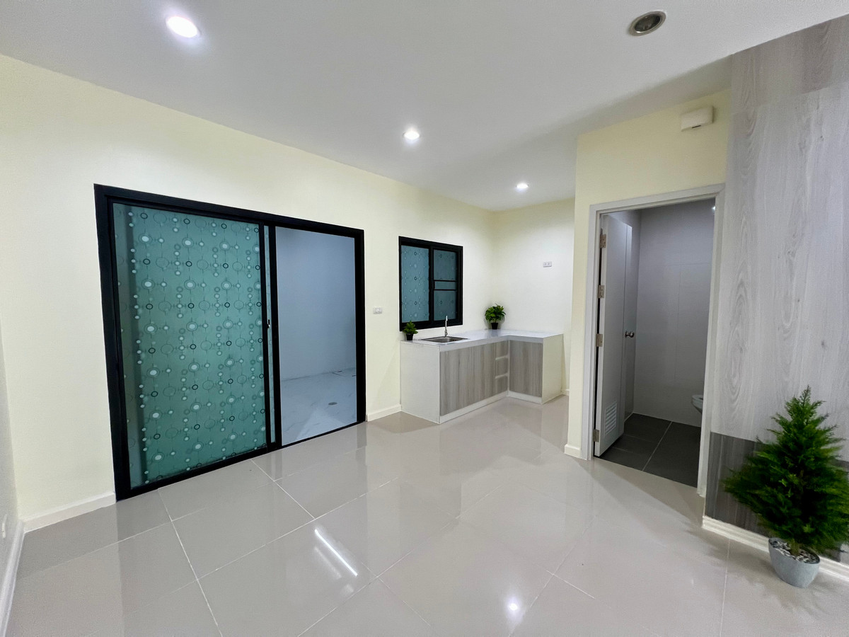 For SaleTownhomePattanakan, Srinakarin : Urgent Sale | Newly Renovated 3-Storey Townhome PATIO Srinakarin–Rama 9 | Prime Krungthep Kreetha Location