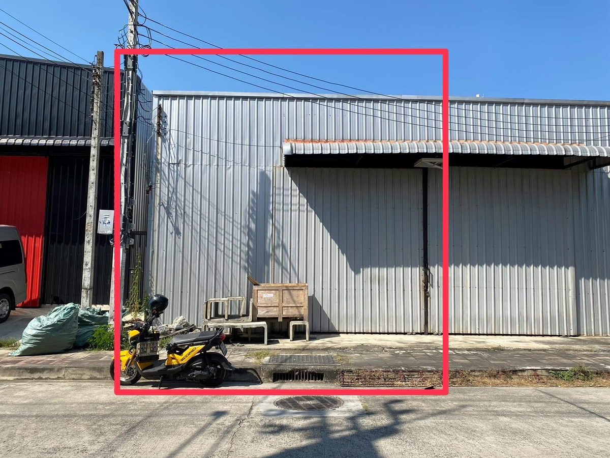 ให้เช่าโกดังโชคชัย4 ลาดพร้าว71 : ให้เช่าโกดังซอยลาดพร้าว ใกล้รถไฟฟ้าสายสีเหลือง พื้นที่ใช้สอย 190 ตร.ม. เหมาะทำโกดังเก็บของ ถนนซอยกว้าง รถคอนเทนเนอร์ จอดลงของได้