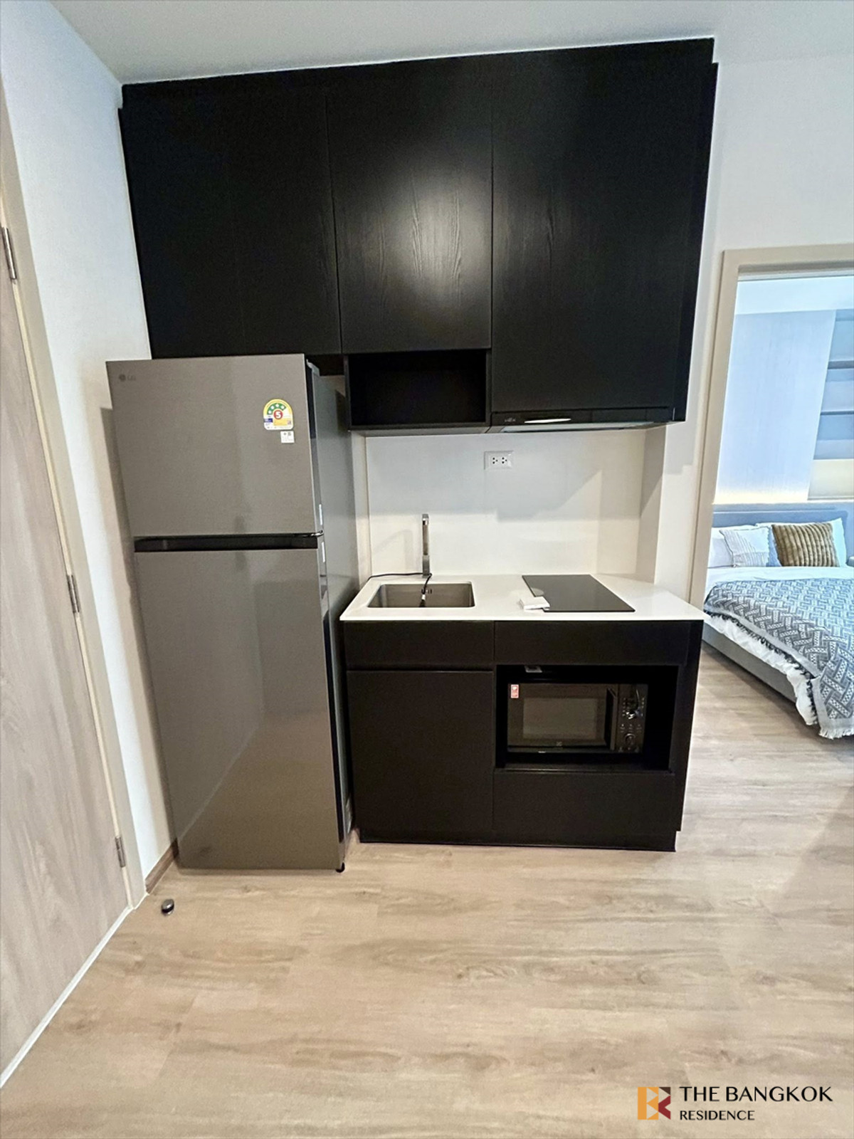 ขายคอนโดพระราม 9 เพชรบุรีตัดใหม่ RCA : 🔥ปล่อยเช่า Nue Distric R9  ราคาดี🔥 เพียง 21K ขนาด 26 ตรม. 1 ห้องนอน 1 ห้องน้ำ | 📞0829039158 Farn