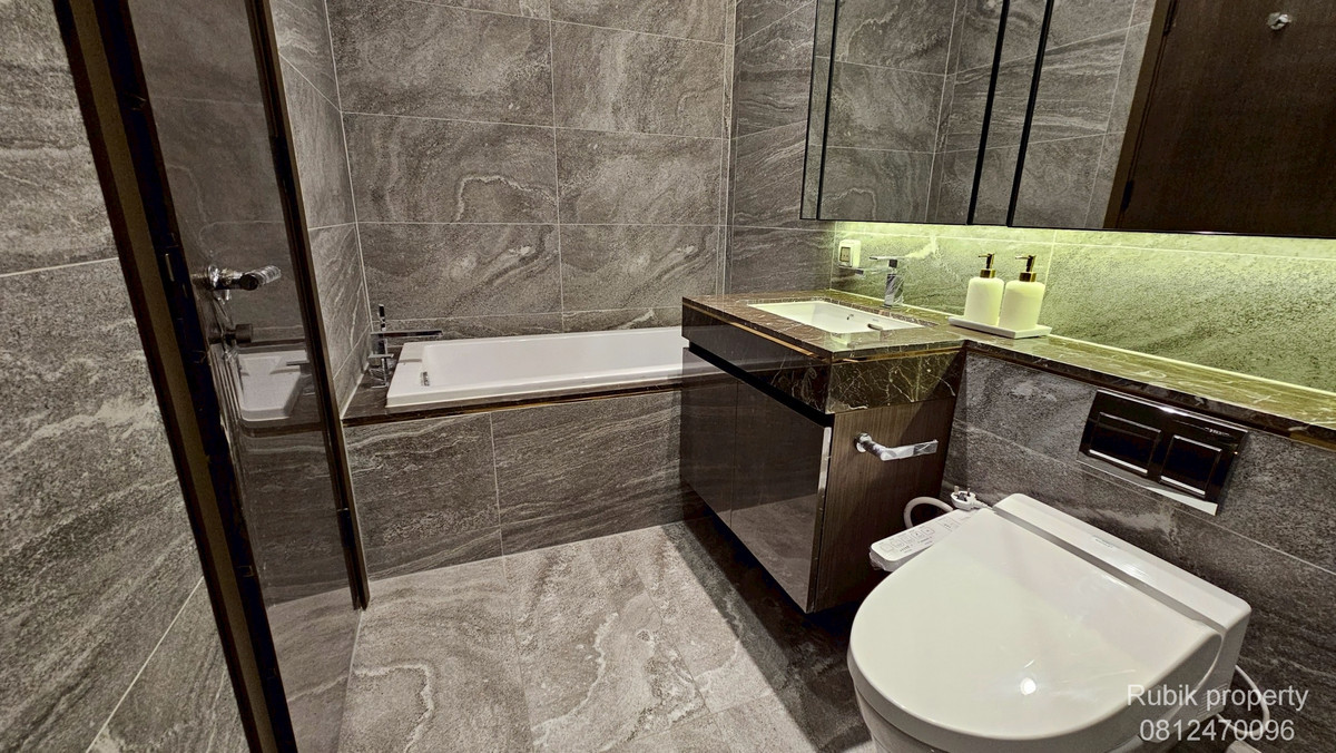 ให้เช่าคอนโดสุขุมวิท อโศก ทองหล่อ : ห้องสวยแต่งครบ ลักชัวรีระดับพรีเมียม โครงการหรูบนทำเลใจกลางทองหล่อ พร้อมเข้าอยู่! near BTS Thonglor (RB1500)