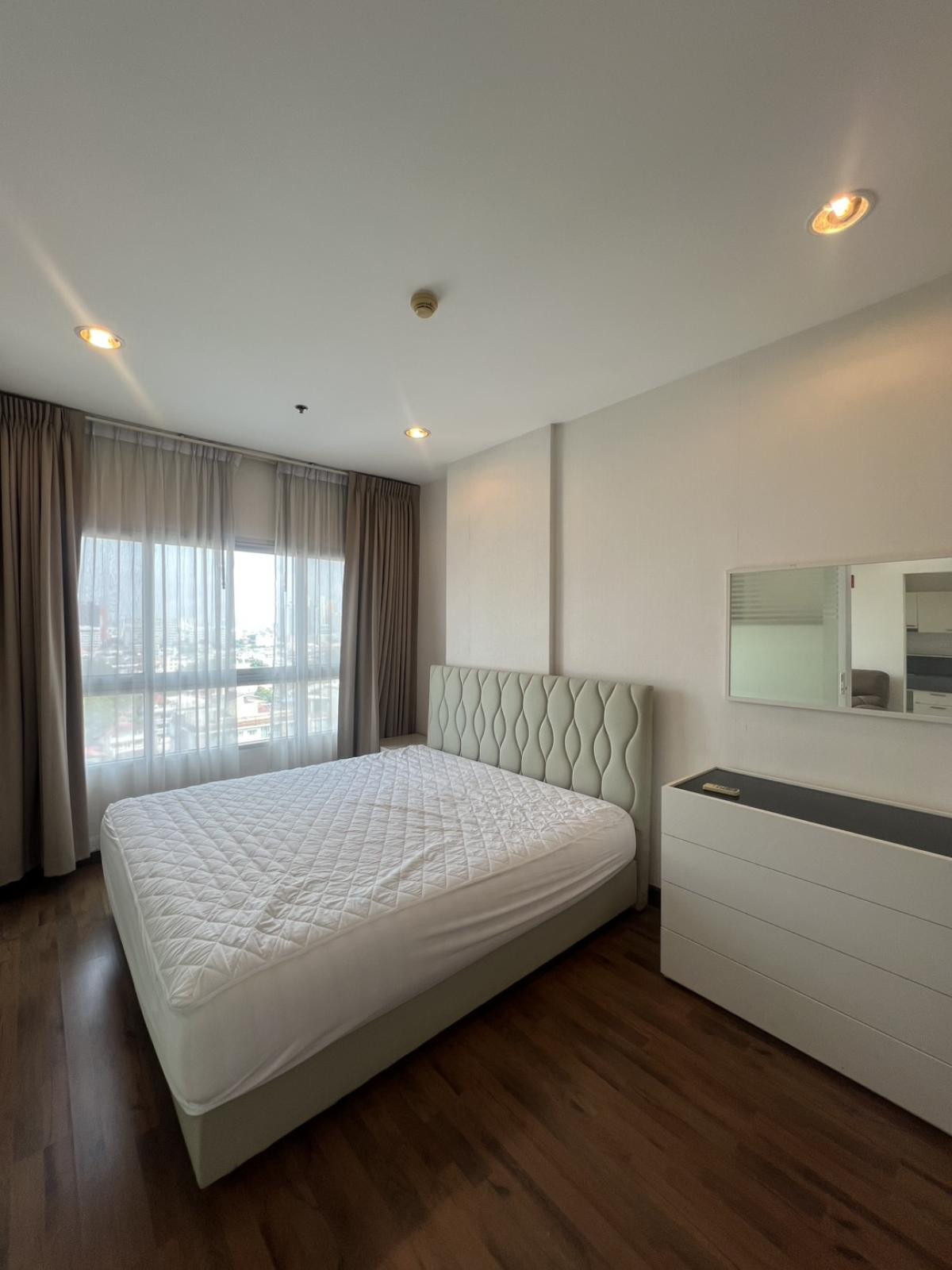 For SaleCondoWongwianyai, Charoennakor : For Sale Condo , Q House Sathorn , BTS-Krung Thon Buri , Khlong Ton Sai , Khlong San , Bangkok , CX-136270