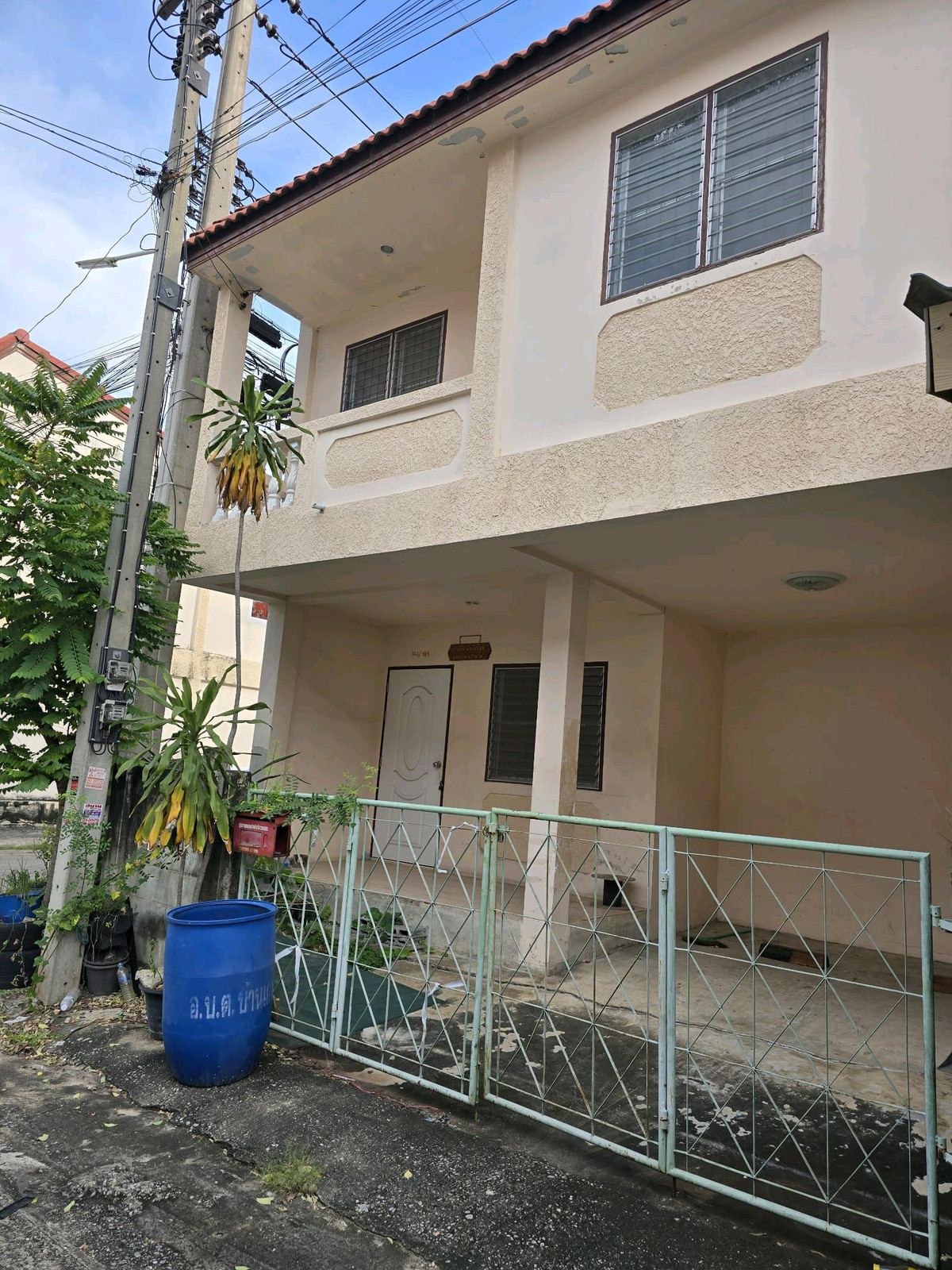 ขายทาวน์โฮมมหาชัย สมุทรสาคร : บ้านชานเมือง เงียบสงบ ซอยด้านใน สะดวก อยู่ตำบลบ้านเกาะ