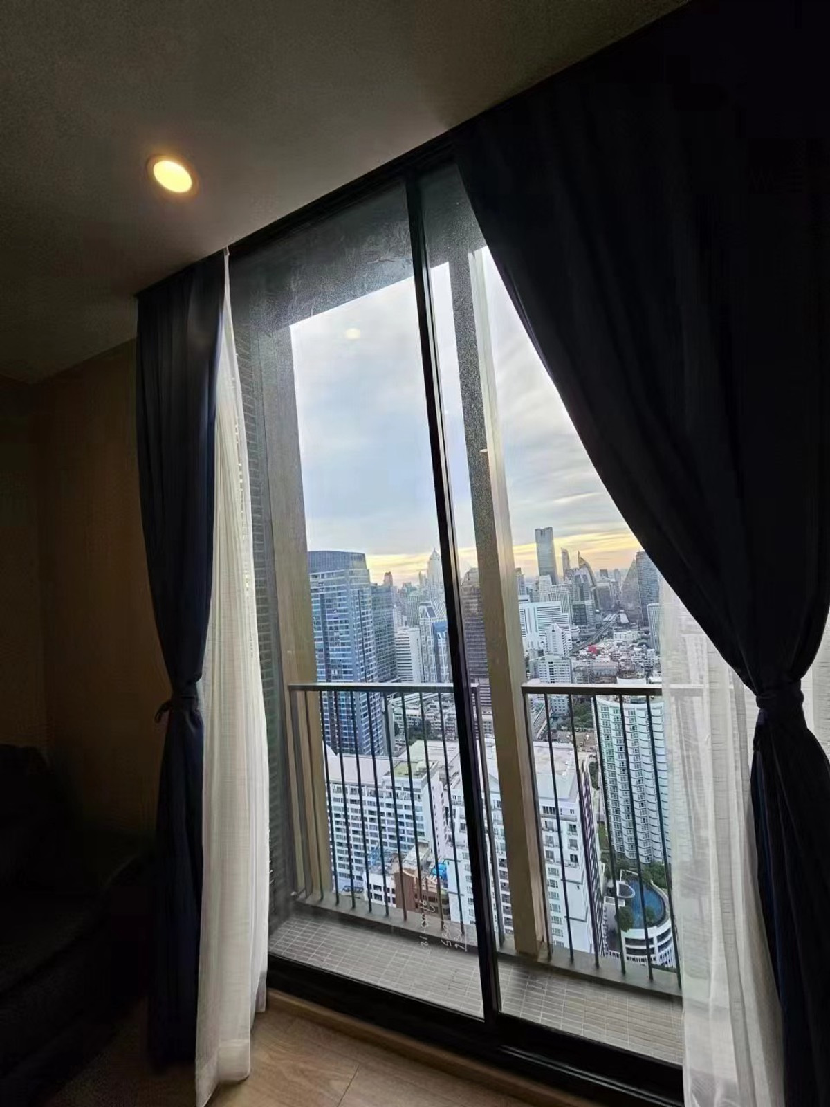 For RentCondoSukhumvit, Asoke, Thonglor : Condo for rent: Noble Be19, fully furnished, ready to move in, close to Asoke BTS and many department stores!!