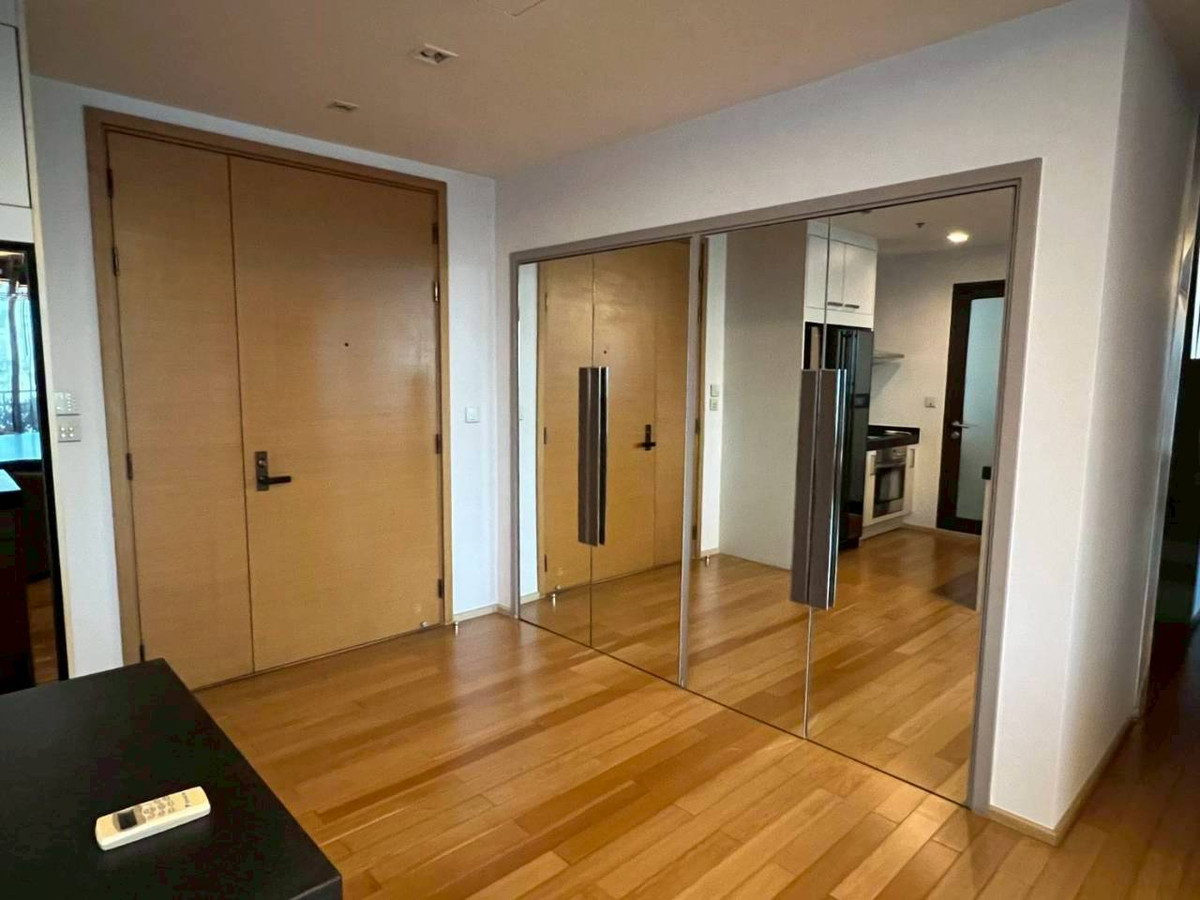 For RentCondoWitthayu, Chidlom, Langsuan, Ploenchit : Luxury condo for rent, Prive by Sansiri | Ploenchit ✨ Luxury condo in the heart of the city, near BTS Ploenchit, comfortable, private, suitable for executives & expats🏙 3 bedrooms | 4 bathrooms 📐 large size 156 sq m. | 10th floor
