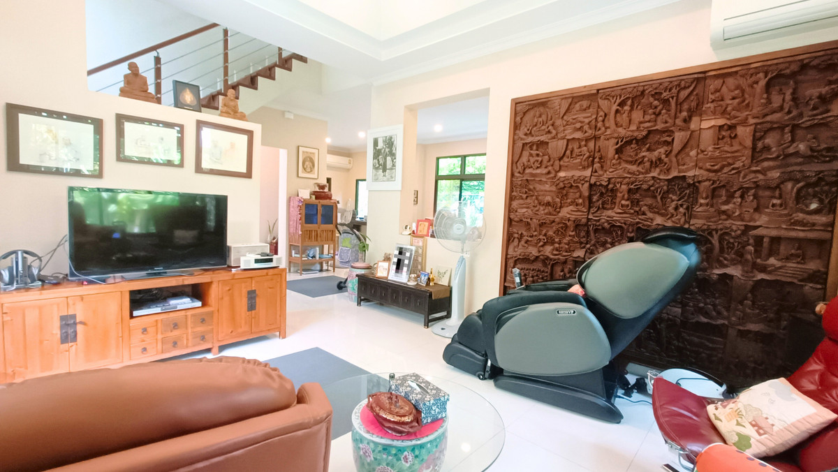 For RentHouseLadkrabang, Suwannaphum Airport : Single house for rent, back on the edge, not next to other houses on 3 sides, Perfect Masterpiece Sukhumvit 77, 87.1 sq m, north side, 4 bedrooms, 4 bathrooms, next to Robinson Lat Krabang, 10 minutes to the motorway and Suvarnabhumi Airport.