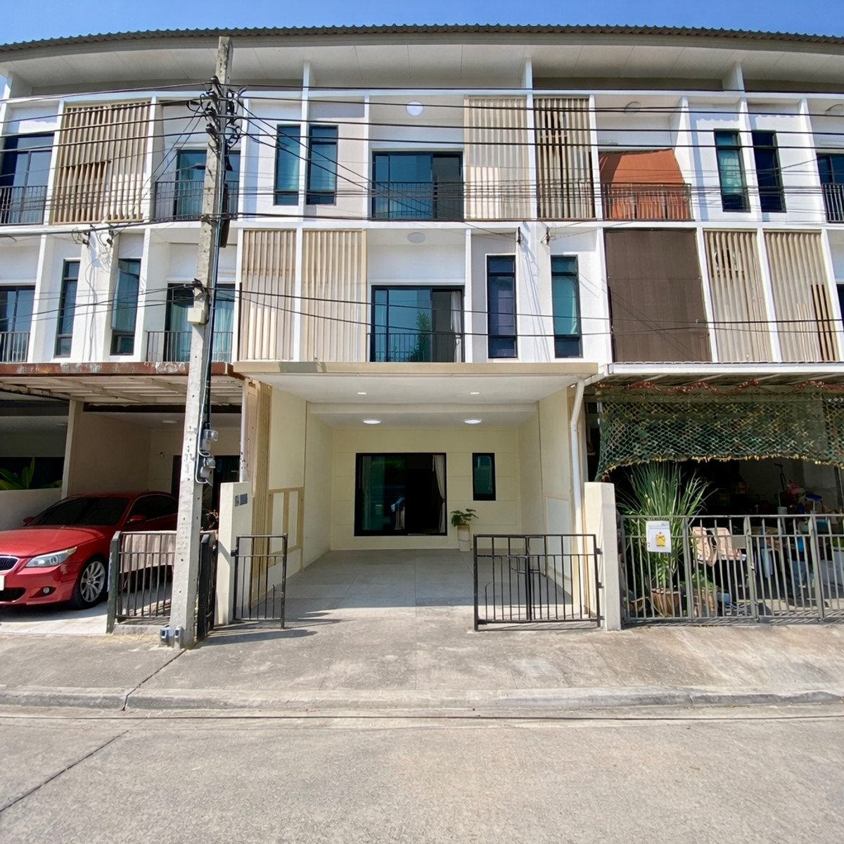 For SaleTownhomePattanakan, Srinakarin : Urgent Sale | Newly Renovated 3-Storey Townhome PATIO Srinakarin–Rama 9 | Prime Krungthep Kreetha Location